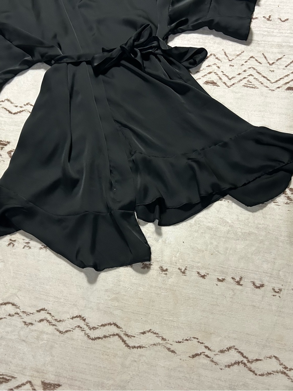 Victoria’s Secret Black Satin Feel Kimono Wrap Robe Ruffle Trim M/L - Picture 6 of 9